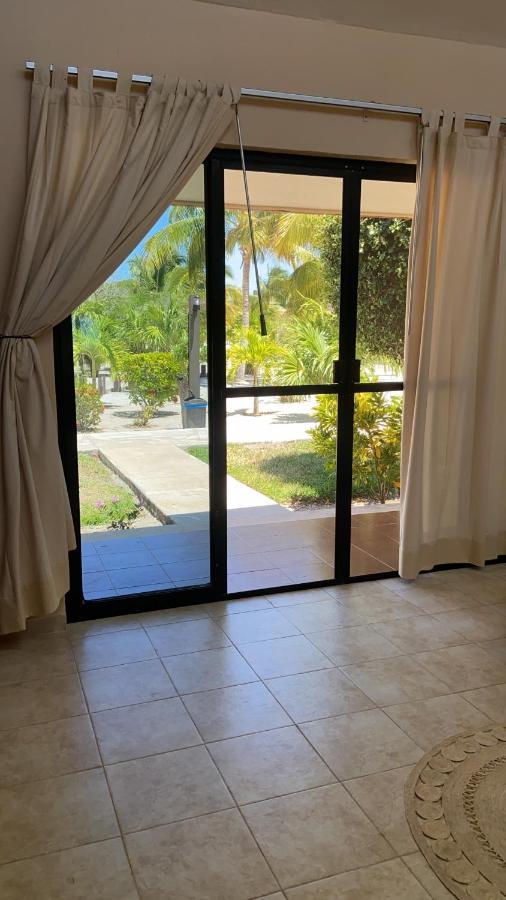 Beachfront Apartment With Swimming Pool. One Bedroom Celestun Buitenkant foto